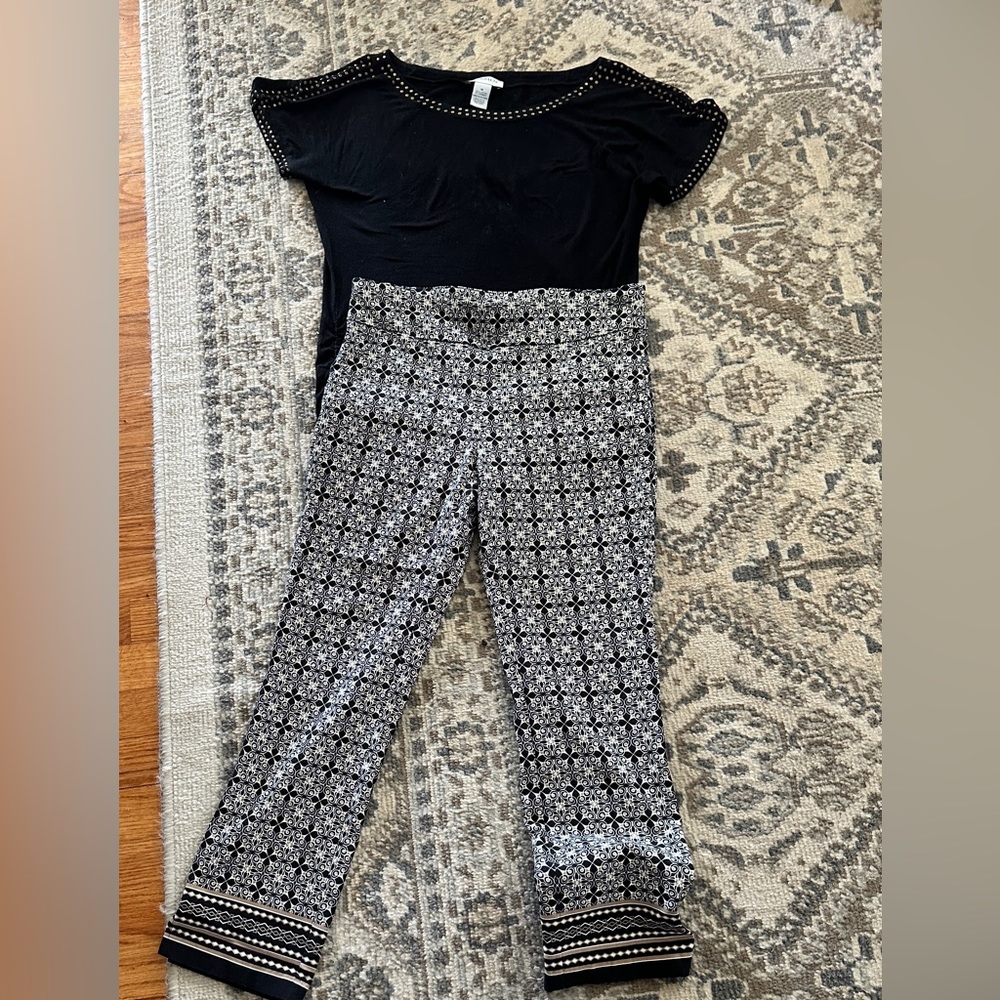 Ankle pants and black shirt